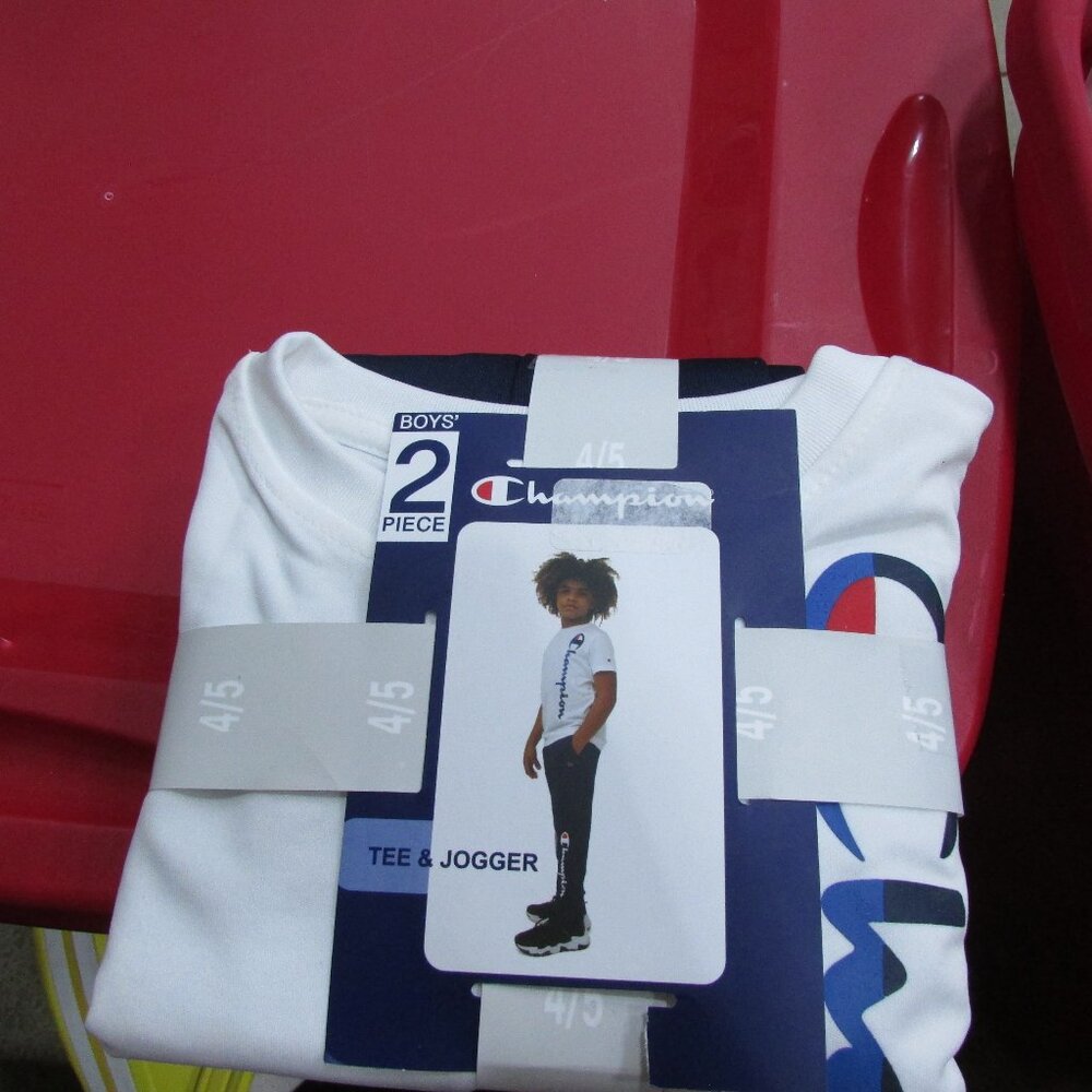 Champion tee and jogger set size 4/5